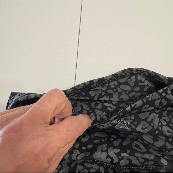 Fabletics Motion365+ Leggings Tonal Black Water Print | Size Small - Picture 8 of 11